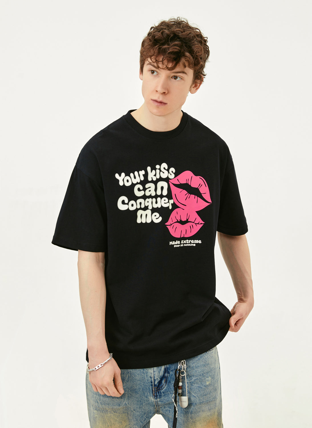 KISS ME T-SHIRT
